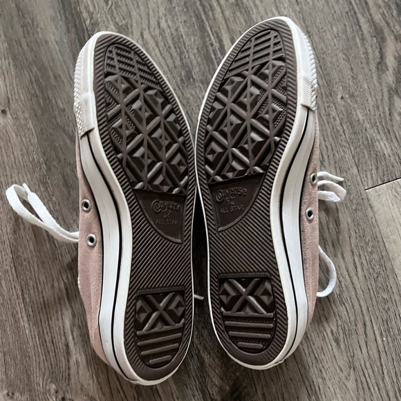 Converse Pink and White Canvas Sneakers
Missing insoles* - Picture 3 of 5
